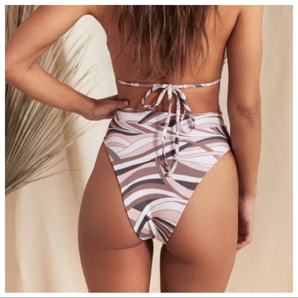 NWT! Tan Lines Como Bikini Bottom